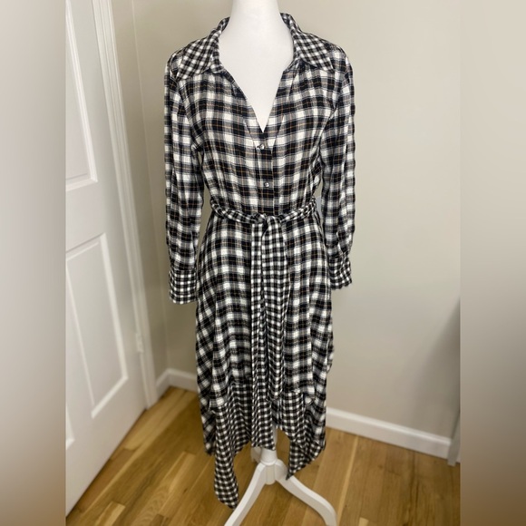 Alice + Olivia Cellie Handkerchief Midi Dress in Shaw Plaid Size SP - Picture 3 of 11